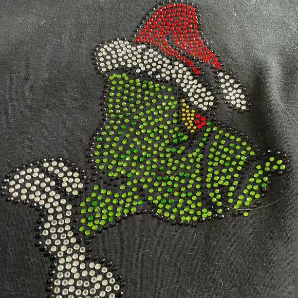 Sequined Grinch heavy weight jersey tee type shirt with 3/4 length sleeves. - Picture 2 of 4
